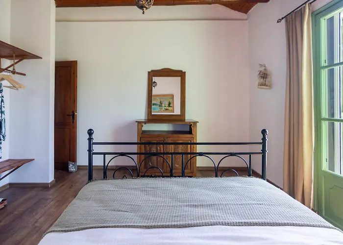 House On The Hill 펜션 에르미오니