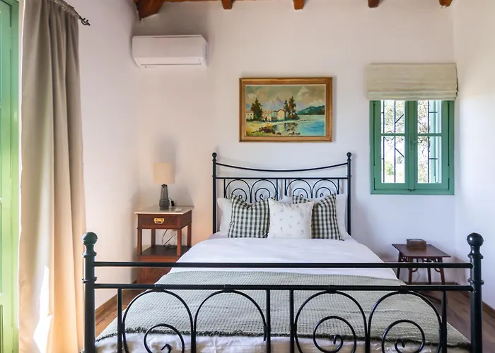 House On The Hill 펜션 에르미오니