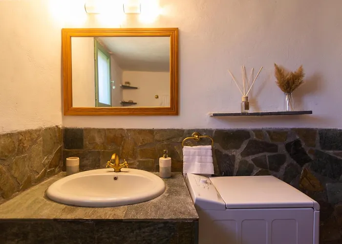 House On The Hill 펜션 에르미오니